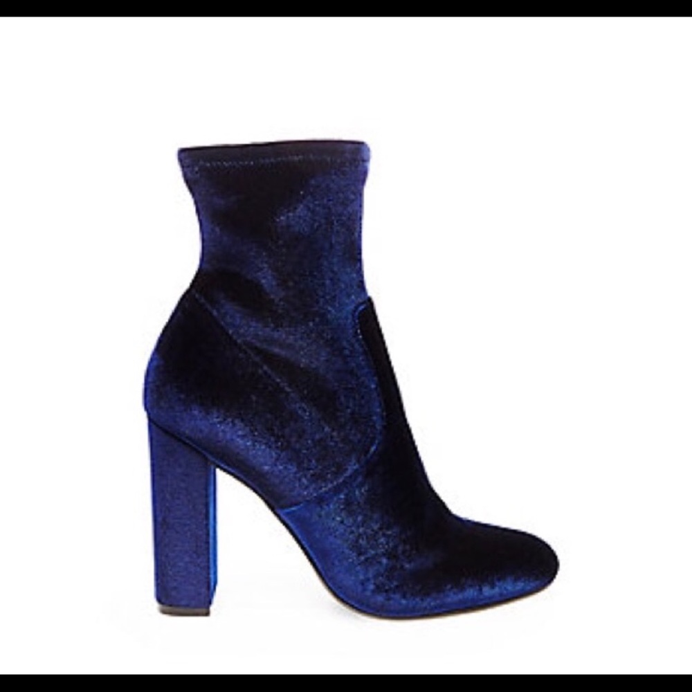Steve Madden Edit Bootie blue velvet size 7.5
